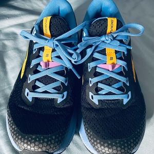 Brooks Divide trail running shoes. Women size 7